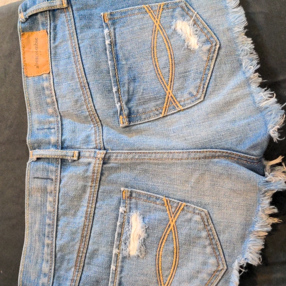 NWT Abercrombie kids shorts - size 14 - Picture 3 of 3